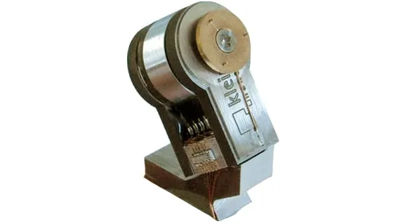 The RET pre-tilted rotation stage — a single knurled rotary drive mounted on a fixed-angle wedge base, carrying the Kleindiek logo.